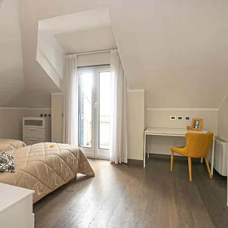 Real Italian Estate - Penthouse Genua