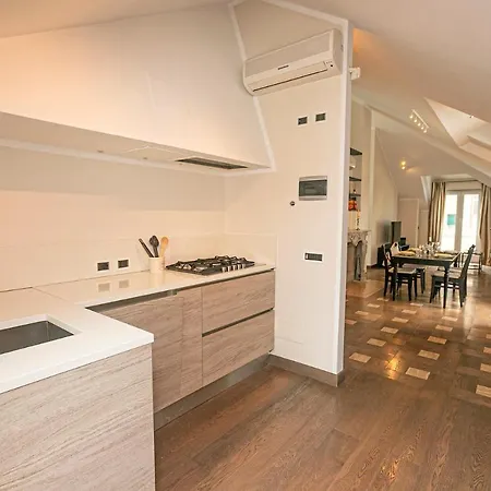 Real Italian Estate - Penthouse Lägenhet Genua