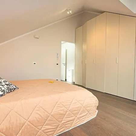 Real Italian Estate - Penthouse Apartment Genoa
