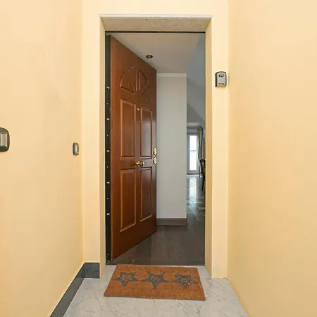 Real Italian Estate - Penthouse Apartment Genoa