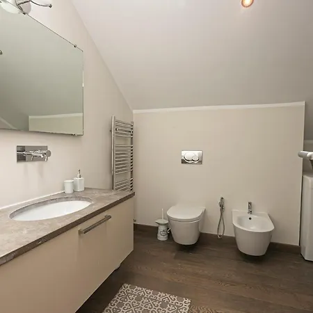 Real Italian Estate - Penthouse Genua