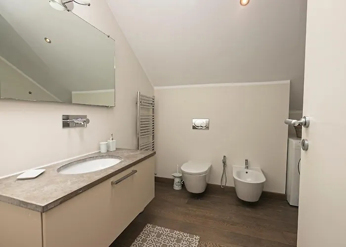 Real Italian Estate - Penthouse Genua