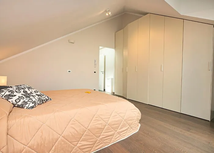 Real Italian Estate - Penthouse Apartamento Génova