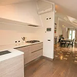 Real Italian Estate - Penthouse Apartamento Génova